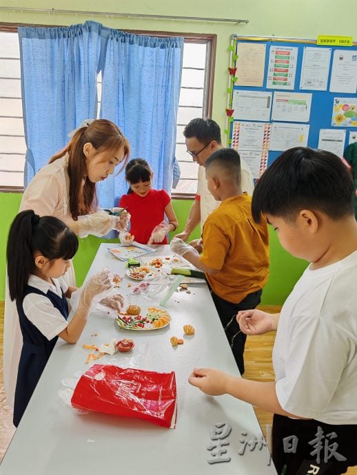 东：金马梳华小庆生暨中秋园游会 师生创意拼盘促进气氛