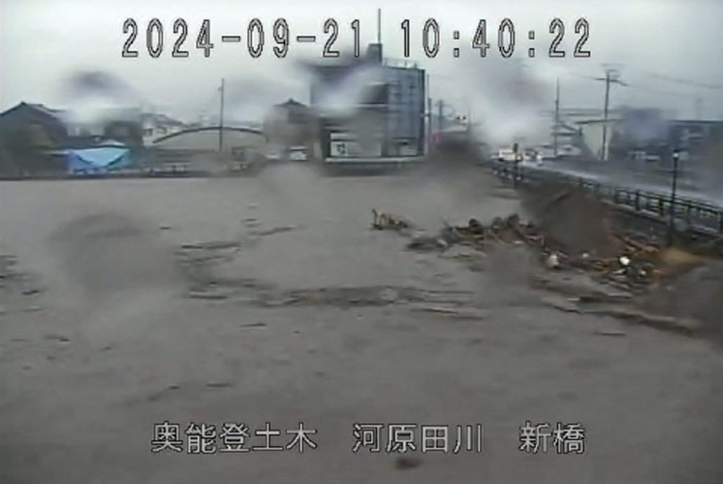 人车冲走 日本石川县破纪录暴雨 至少1死7失联