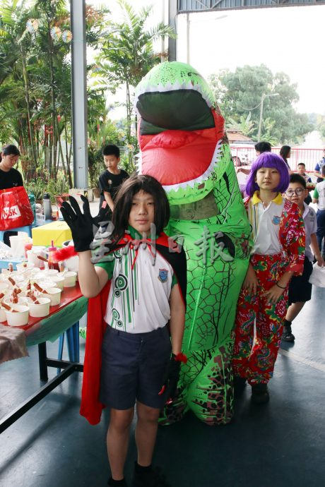 供星洲网/谢琪清：亚沙国会下10所半津华小，今年获教育部超过10万拨款