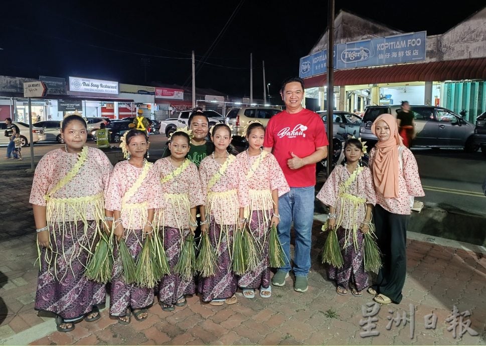 供星洲网:马口中秋园游会获逾2千人到场，犹如大型嘉年华会