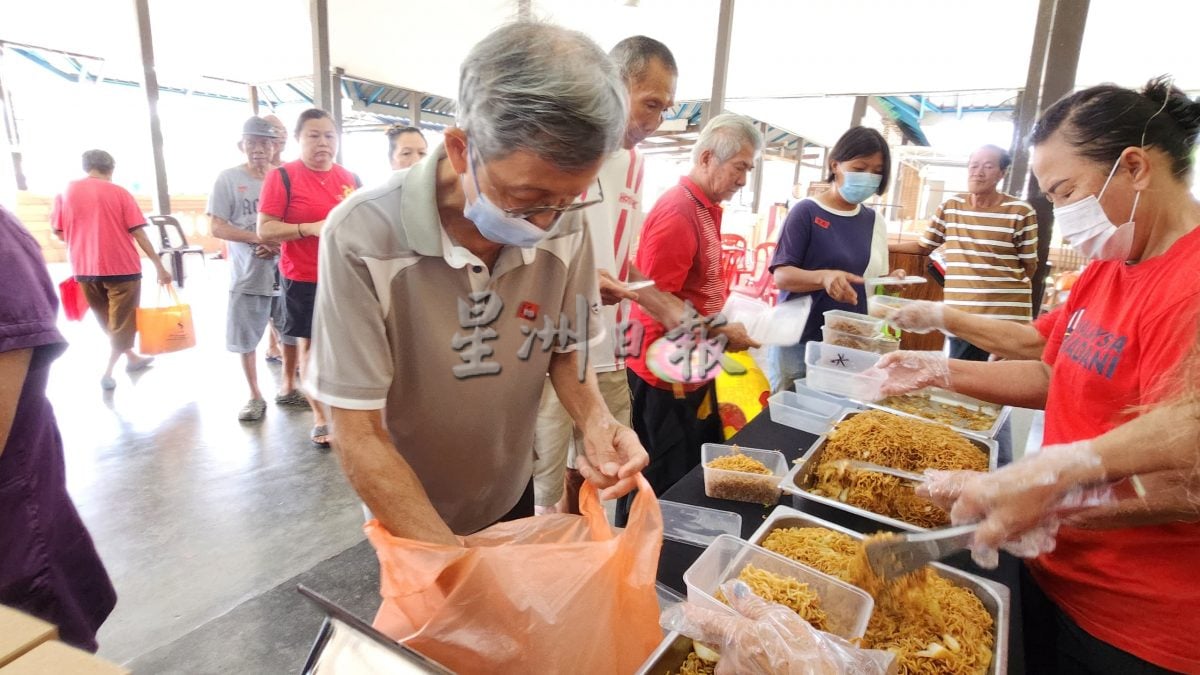 供星洲网／万茂新村“自己做”向阳饼 赠村民作中秋应节食品