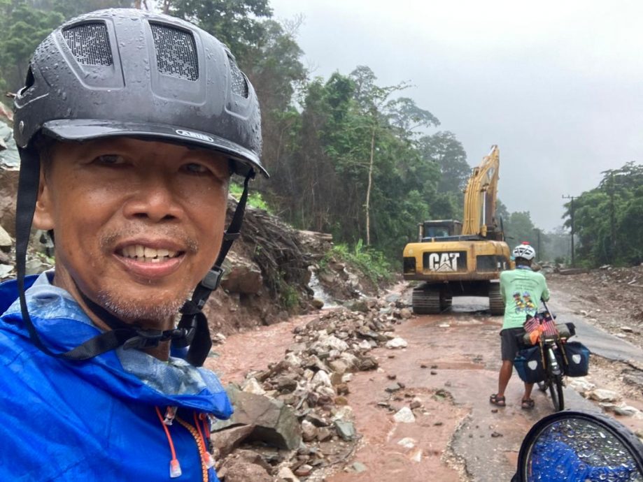 完成万里骑行到中国