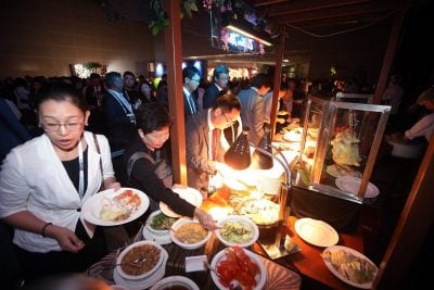 華商大會| 椰漿飯檳炒粿條砂米酒等  大馬美食飲料招待賓客