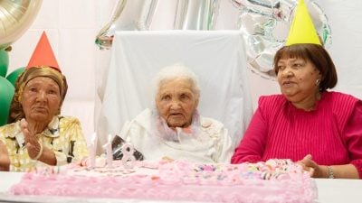 南非婦女慶祝118歲生日  或是全球在世最長壽人瑞