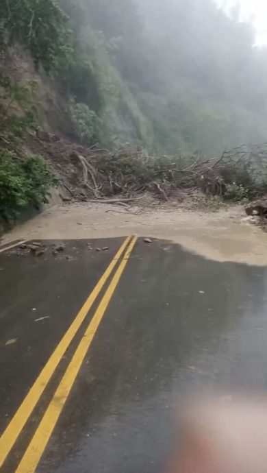 臺嘉義縣大埔路段山壁崩坍 交通中斷