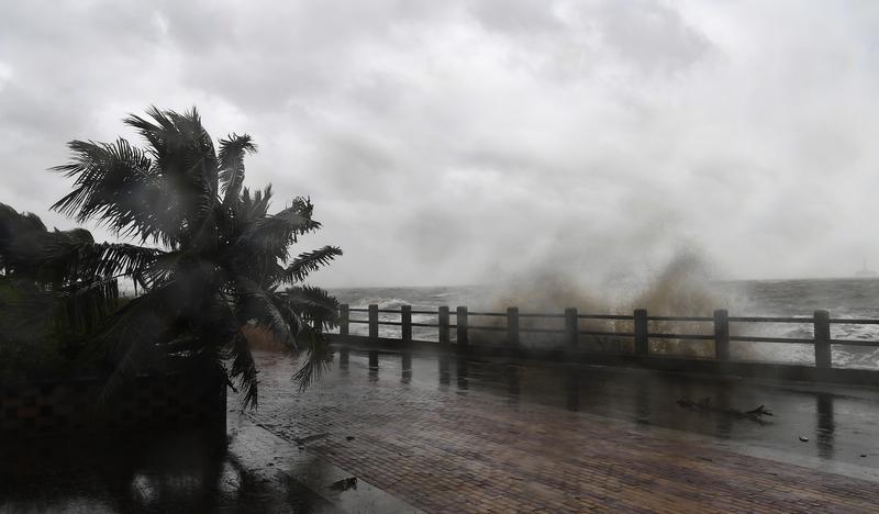 台风摩羯登陆 海南转移41万人、3机场航班全部取消