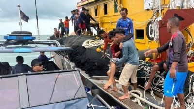 失足坠海漂浮海上  男子遭渔船救起