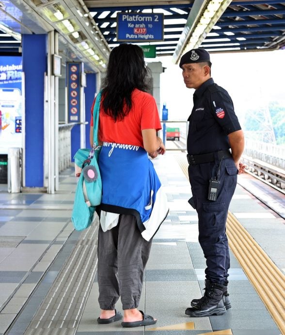 大都會/乘客盼LRT設女性專用車廂