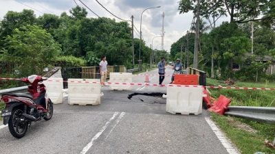 乡间小路雨后崩大洞 暂封路至另行通知