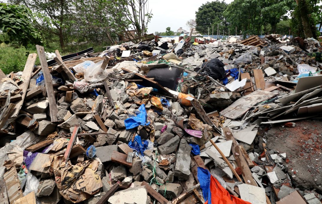 大都會/毗鄰住宅區非法垃圾土埋場“死灰復燃”，居民盼當局採取行動