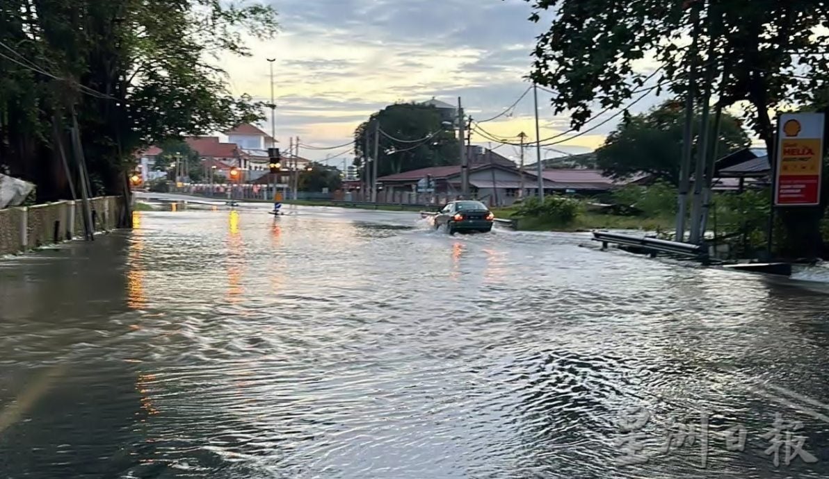 安順河堤崩破 市區芭尾淹水