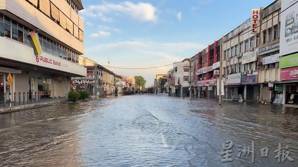 安順河堤崩破 市區芭尾淹水