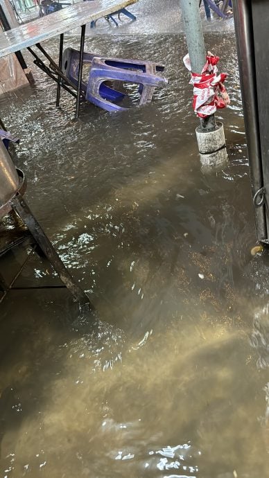 封面主文-大都會/半山芭為食街提升後反而更加淹水／11圖