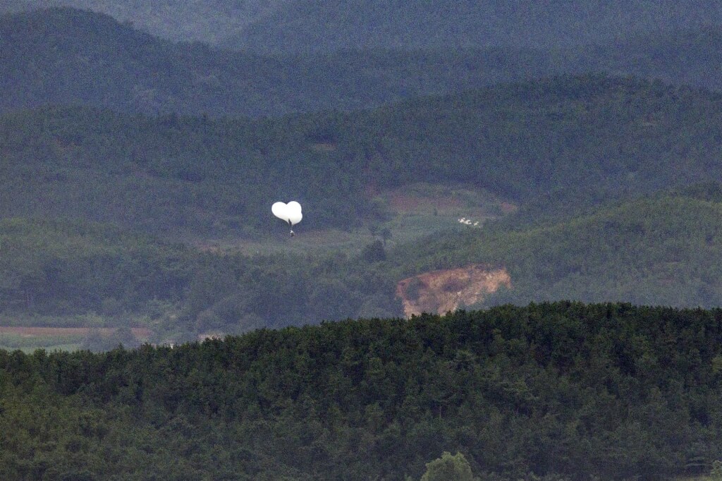 岸田文雄访韩之际 朝再空飘数百垃圾气球