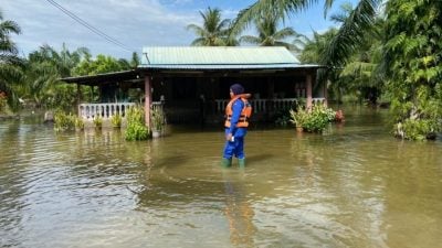 峇眼拿督3小時大漲潮 多地水災房子遭潮水襲