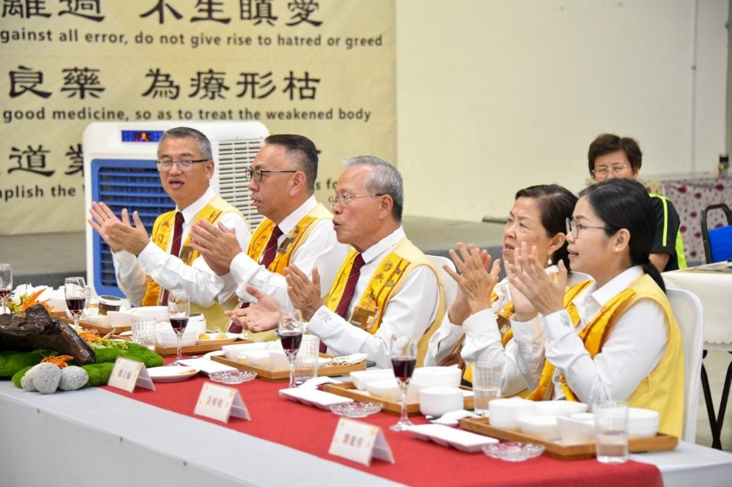 *已簽發* (顯刊)柔：新聞：時逢慈容法師蒞臨 新馬寺佛光山辦中秋活動與百名佛光人以樂歡聚