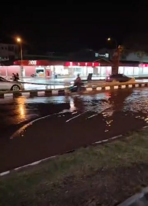 *已签发* 柔：封面:强风暴雨来袭 多个地区遭受破坏