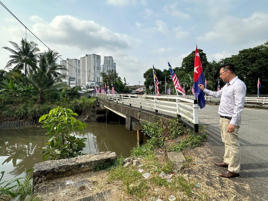 *已签发* 柔：潘伟斯空污问题 疑地不佬河非法倾倒化学或工业废物造成