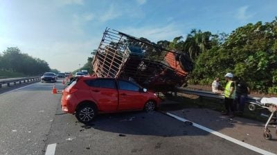 視頻 | 羅裡翻車   轎車慘遭泰山壓頂