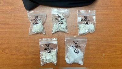 笨珍警方扫荡毒品  24岁女毒贩当场被抓