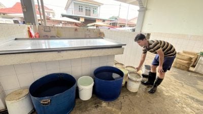 巴占制水提早通知 小贩住户未雨绸缪 影响不大