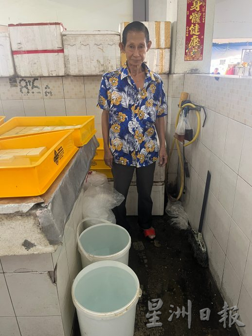 巴佔制水提早通知 小販住戶未雨綢繆 影響不大