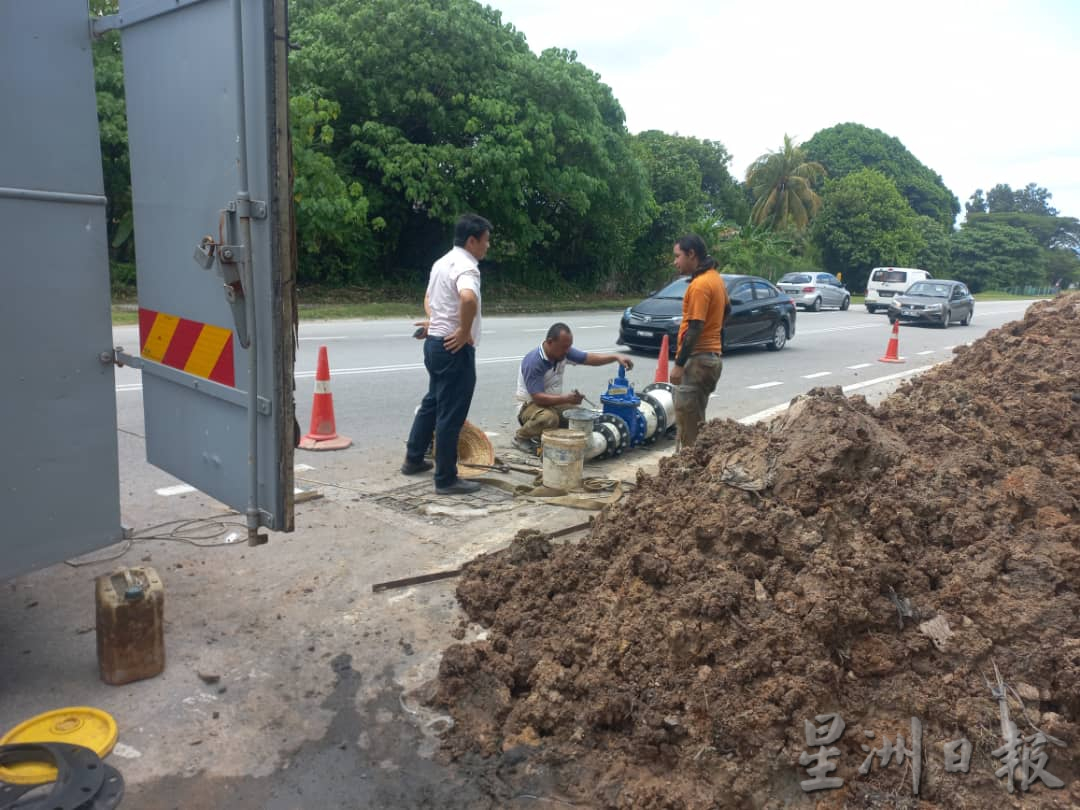 巴占制水提早通知 小贩住户未雨绸缪 影响不大