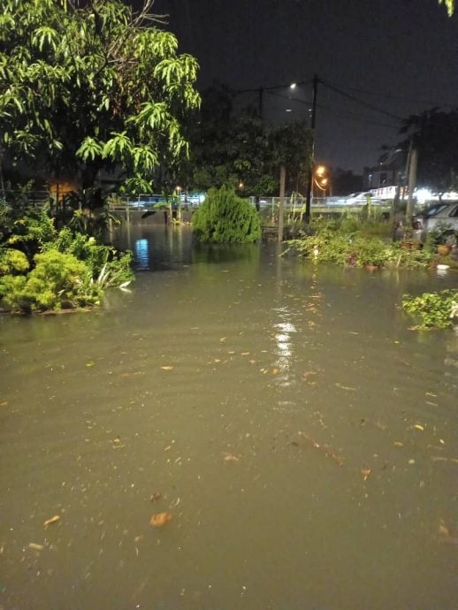 怡多地水灾︱观音洞漏夜清灾场 以进行双九结婚注册