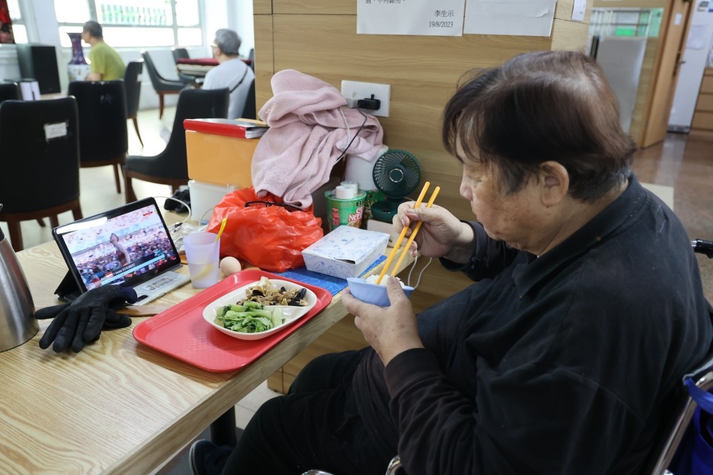 情人回原夫身邊團圓 秦煌首公開母女照