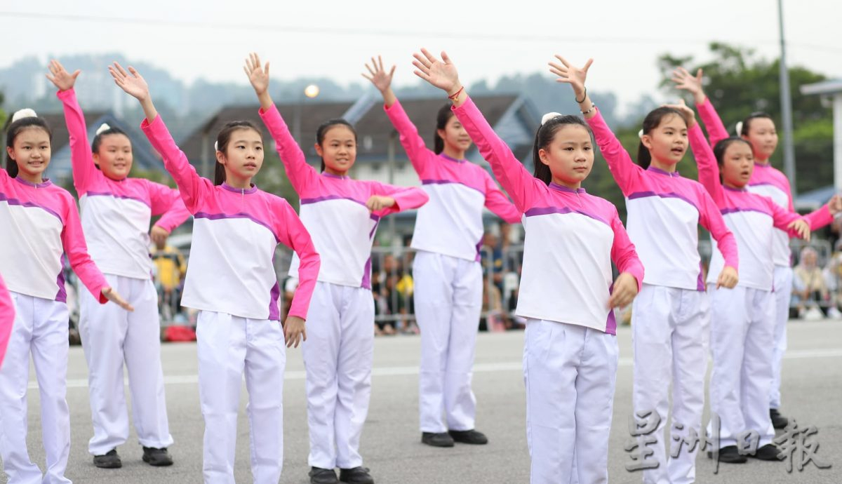 拉律峇登司南马县“全民欢庆独立” 6000人参与热烈腾欢