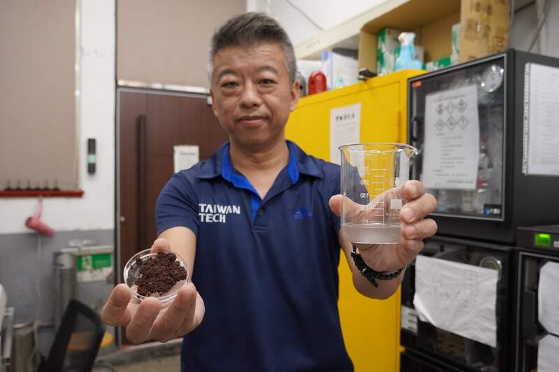 拼盤/咖啡渣變身低碳木炭 臺科大產學助餐飲業邁向淨零