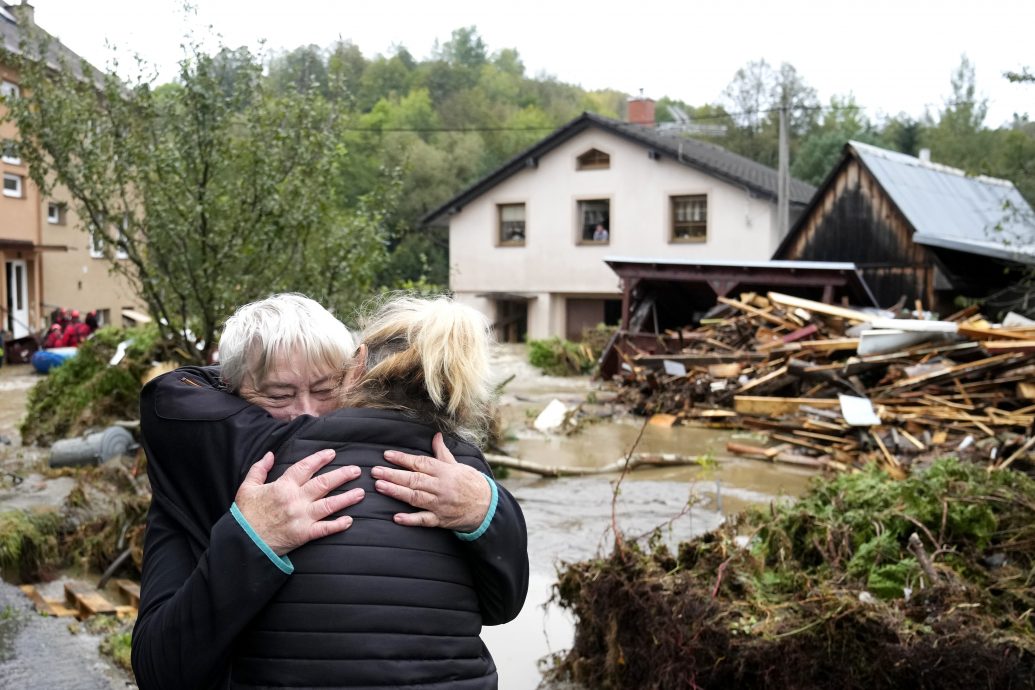 捷克暴雨成灾疏散逾万人 车站淹没铁路关闭、部分地区紧急状态