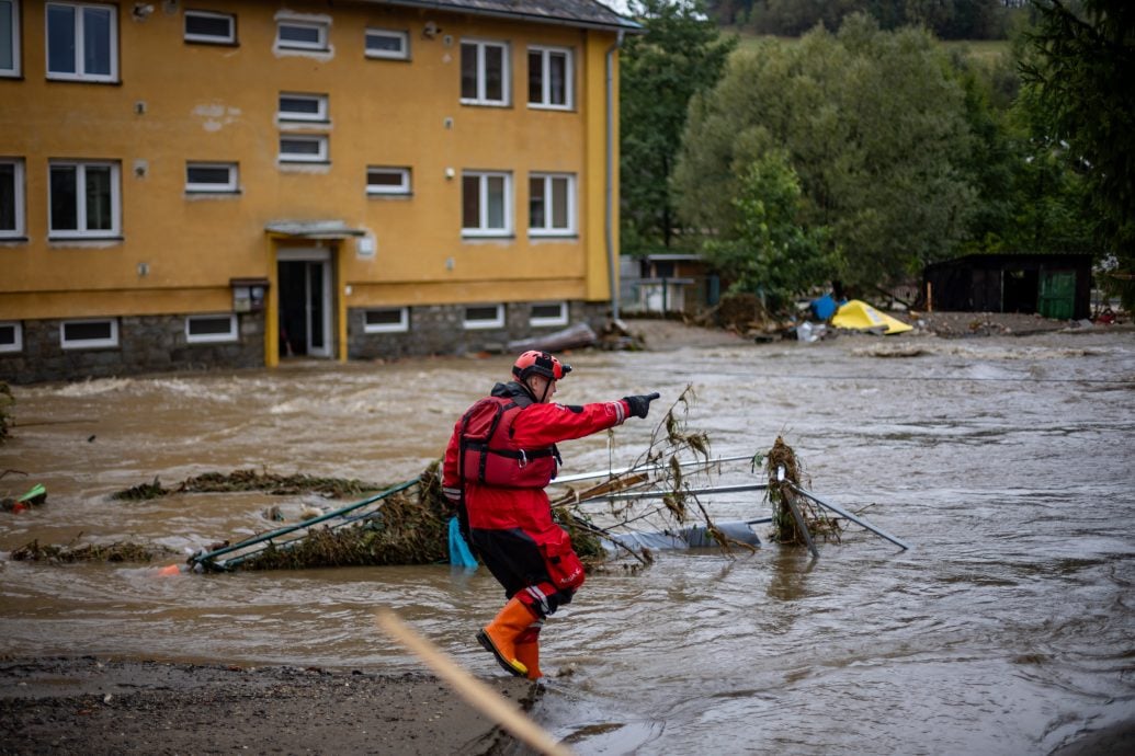 捷克暴雨成災疏散逾萬人 車站淹沒鐵路關閉、部分地區緊急狀態