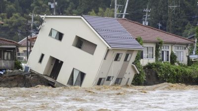 日本石川县暴雨洪灾土崩6死  灾民描述洪水：“像电影场景”