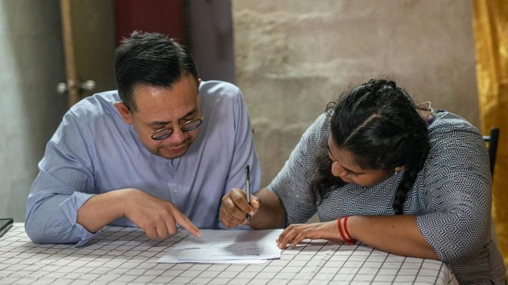 为照顾视障寡母弃深造  沈志强助孝女圆大学梦