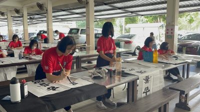 逢甲杯全國書法賽抵新山   寬柔3校學生筆酣墨飽