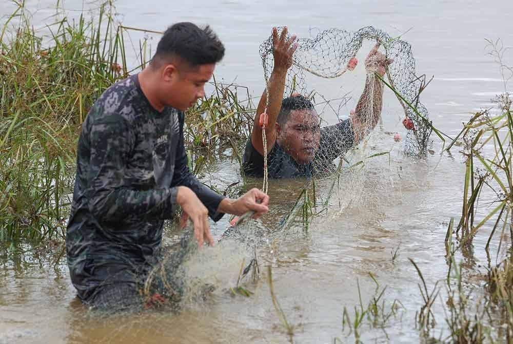 水來捕魚成桌上餐 災民意外收穫