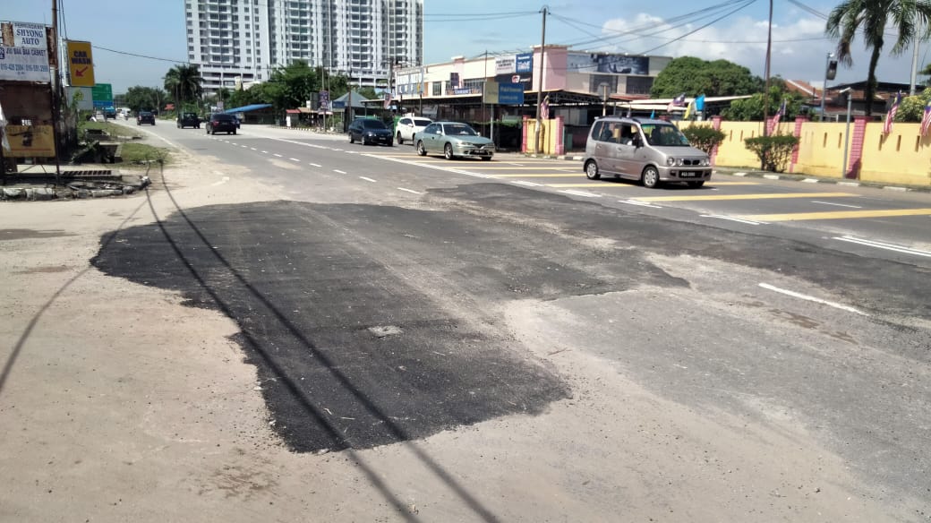 求真／北海峇眼亚占路疑出现地陷一事，其实是老下水管破裂。