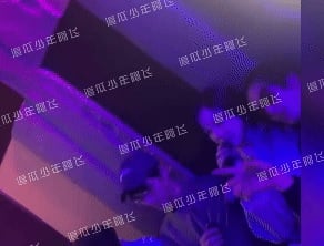 王鹤棣甜搂陈小纭唱K 被曝搞“剧组夫妻”