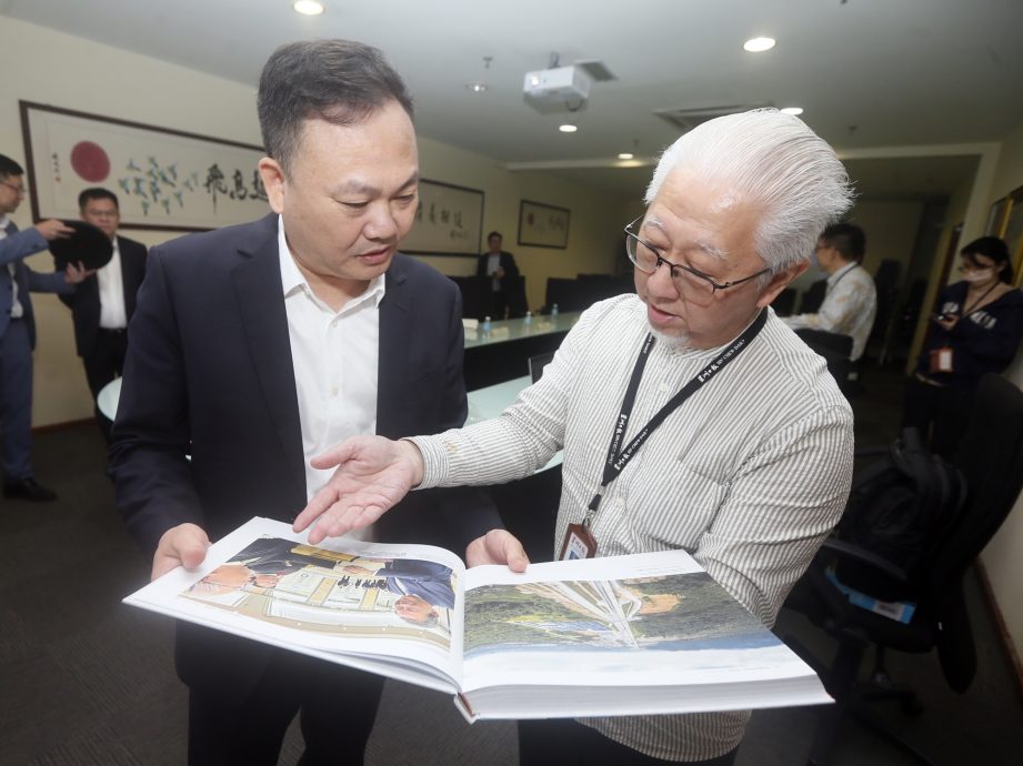 福建日報蒞訪本報總社