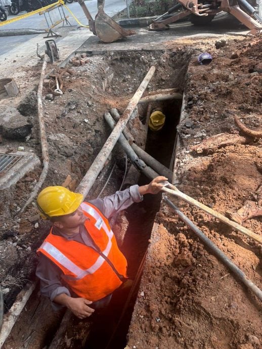 蘇丹依斯邁路水管破裂維修中 市局；明早5時全面竣工