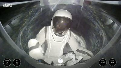 视频 | 历史瞬间！SpaceX首次“民间太空漫步”成功出舱