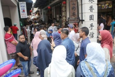 超級連假旅遊熱續延燒 景點現車龍 購票排長龍