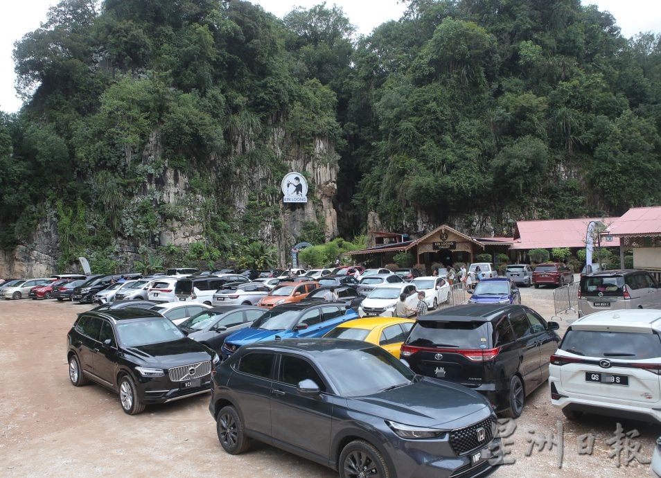 超級連假旅遊熱續延燒 景點現車龍 購票排長龍