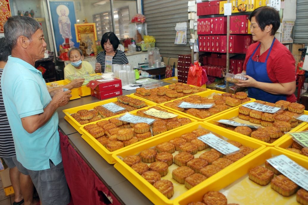 超级连假遇中秋节掀人气 月饼最后一分钟冲买气