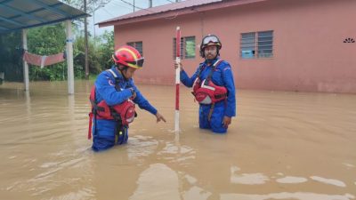 连绵雨酿水灾 启动疏散中心   古邦巴素灾黎增至53人