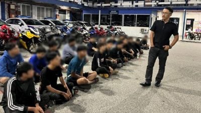 隆交警掃蕩公路流氓  帶返32青少年作晨禮聽教誨