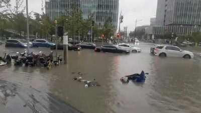 首次3天內登陸2個颱風　上海暴雨地鐵站積水及膝