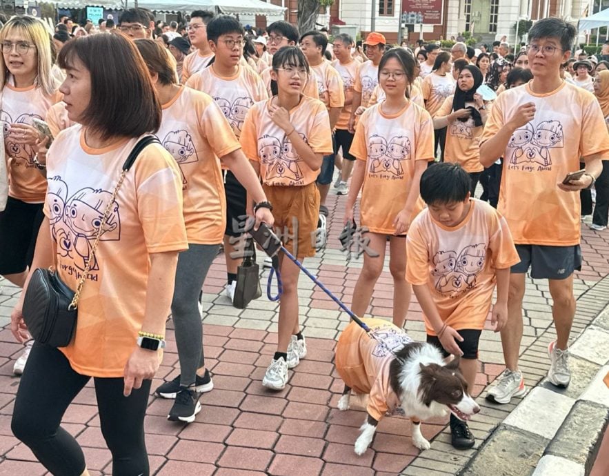 齐聚怡力古城门参与义走 逾2000人与自闭儿同行