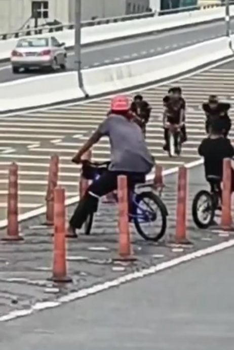 （全國版）少年高架天橋飆腳車